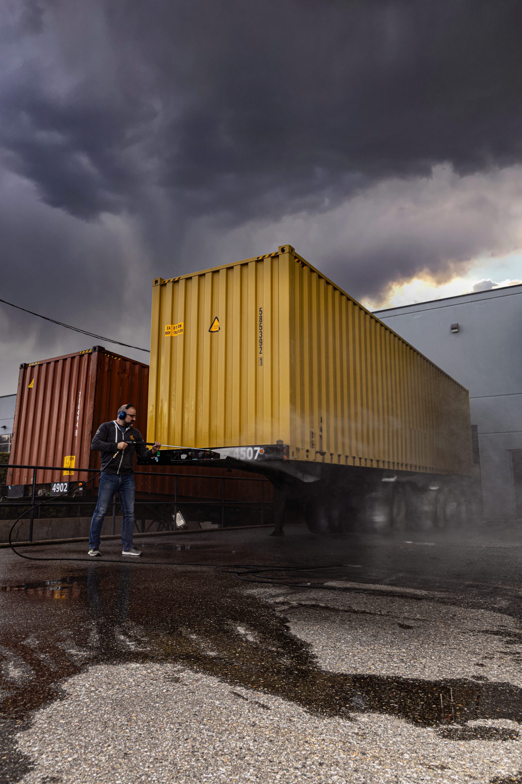 The Pros Easy Guide to Hot Water Pressure Washers